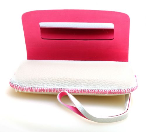 Галерея фотографий товара Оригинальный кожаный чехол-сумка Leather Folio для BlackBerry 9800/9810 Torch, Белый/Розовый (White w/Pink Accents)