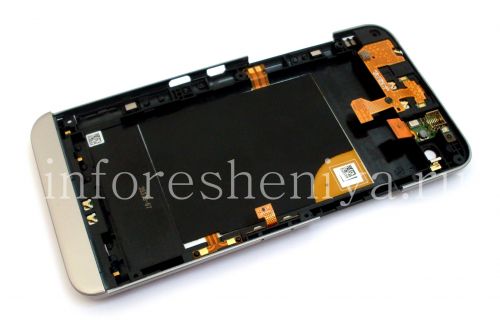 Photogallery for Der mittlere Teil des ursprünglichen Körpers bei der Montage mit der Felge für den Blackberry Z30, Silber / Schwarz product