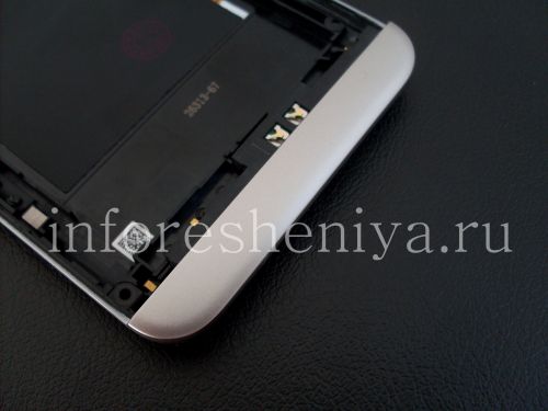 Photogallery for Der mittlere Teil des ursprünglichen Körpers bei der Montage mit der Felge für den Blackberry Z30, Silber / Schwarz product