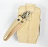 Фотография 5 — Оригинальный кожаный чехол с ремешком и металлической биркой Leather Tote для BlackBerry, Бежевый (Ecru Tan)