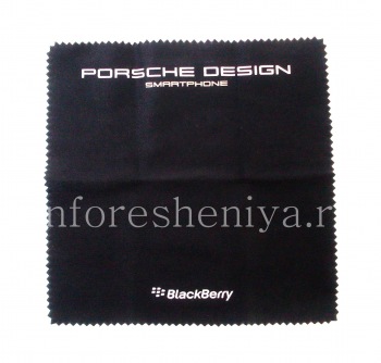 Exklusive Tuch, um das Porsche Design Blackberry-Smartphone zu reinigen