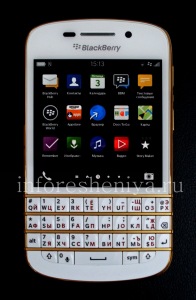 BlackBerry Q10: вид спереди