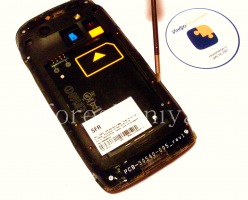 Инструкция по разборке BlackBerry 9860 9850 Torch: После того, как ободок снят, открутите шесть винтов T6 на средней части смартфона.