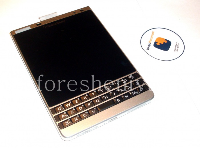 BlackBerry Passport Silver Edition Disassembly instructions: BlackBerry Passport Silver Edition differs from the classical Black Passport not only in appearance, but also the construction and disassembly process.