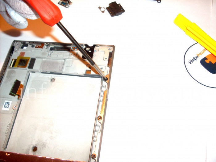 BlackBerry Passport Silver Edition Disassembly instructions: Removing the bezel — three T5 screws to the right.