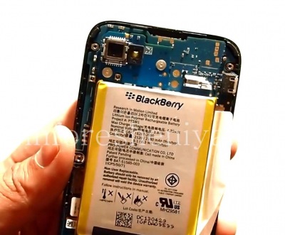 Ремонт и разборка BlackBerry Q5 — Материнская плата с установленным аккумулятором