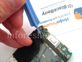 Разборка и ремонт BlackBerry 9700/9780 — Демонтаж экрана