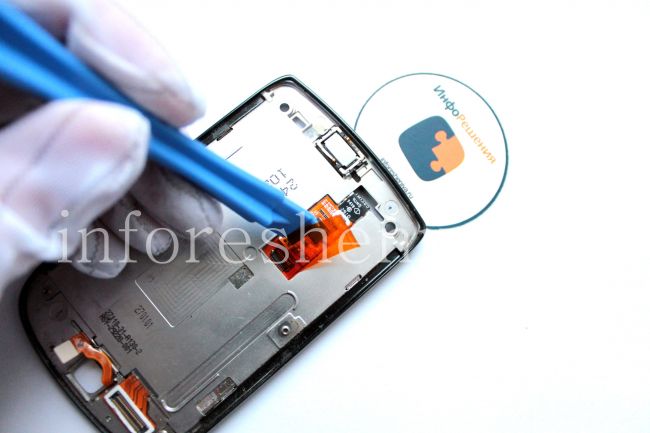 BlackBerry 9800/9810 Torch Take Apart (Disassembly, Teardown): Continue to touchscreen. Pry of this sticker.