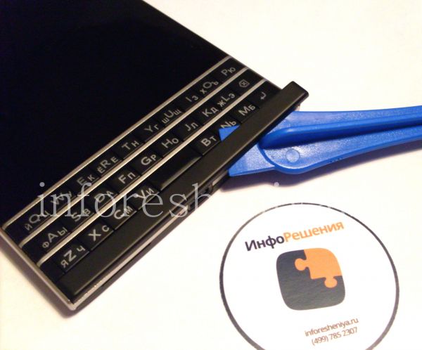 BlackBerry Passport Take Apart (Disassembly, Teardown): Go to the front of Passport, and gently pry off the u-cover (bottom cover) under the keypad.