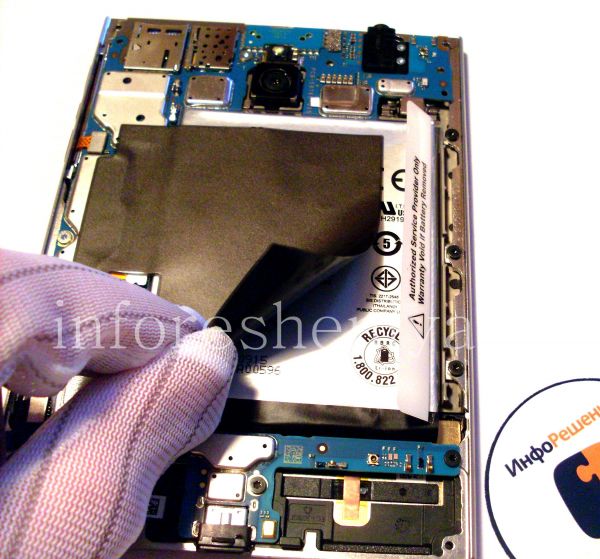 BlackBerry Passport Take Apart (Disassembly, Teardown): Take off a sticker from the battery.
