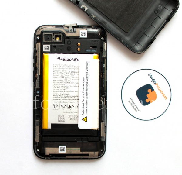 BlackBerry Q5 Take Apart (Disassembly): Here is the battery BAT-51585-003 under the back door.