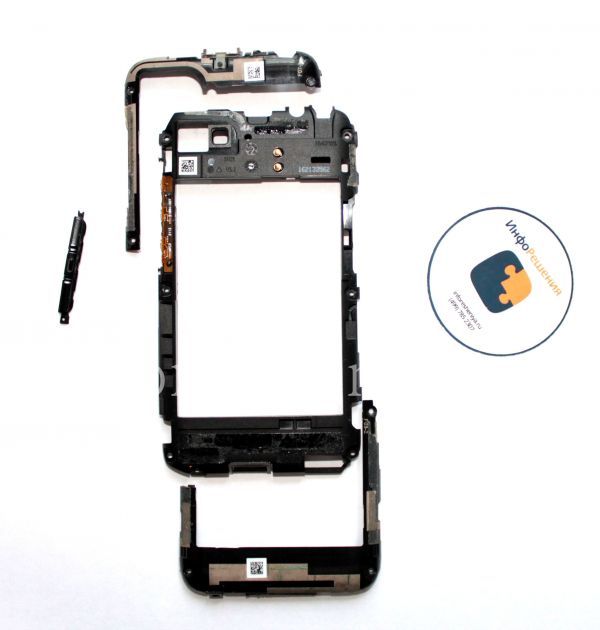 BlackBerry Q5 Take Apart (Disassembly): Wow, that's middle part of BlackBerry Q5 removed.