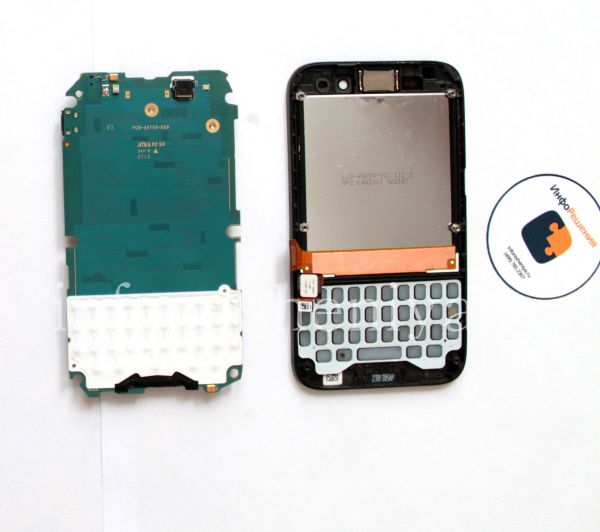 BlackBerry Q5 Take Apart (Disassembly): As a result, you got bezel with LCD+touchscreen and motherboard separated.