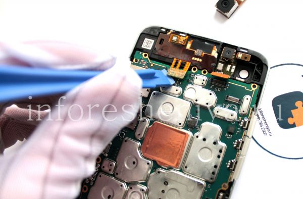 BlackBerry Z30 Take Apart (Disassembly, Teardown): And the audiojack/sensors PCB connector.