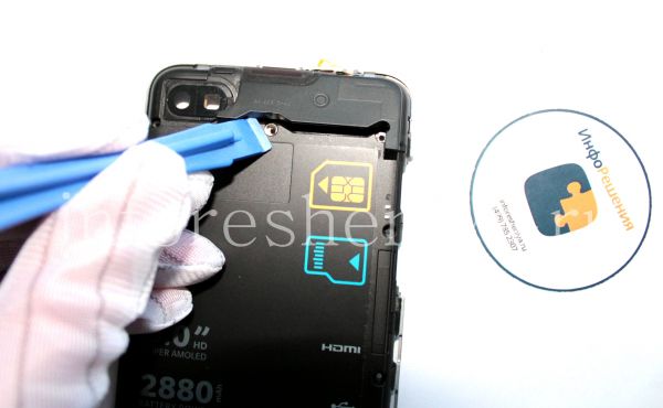 BlackBerry Z30 Take Apart (Disassembly, Teardown): With help of plastic pry tool also.