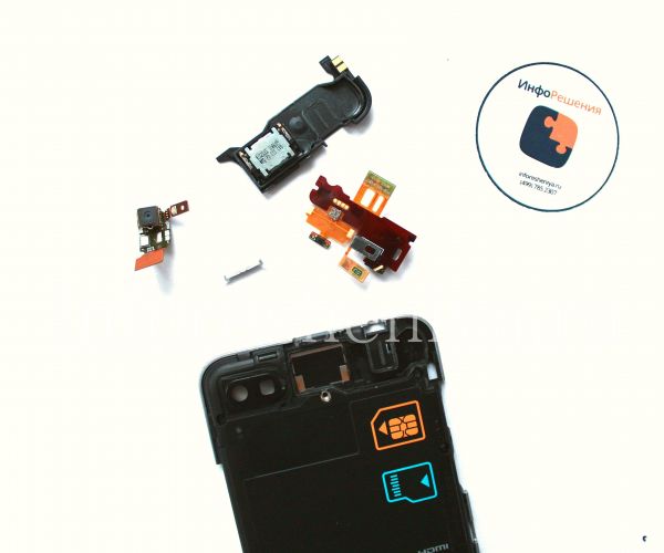 BlackBerry Z30 Take Apart (Disassembly, Teardown): We are finished with the top part of the middle cover.